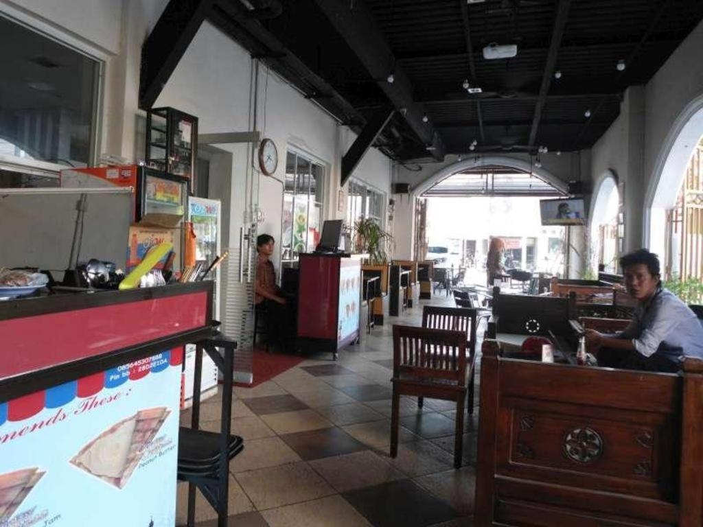 Vindhika Hotel Pengayoman Makassar Buitenkant foto